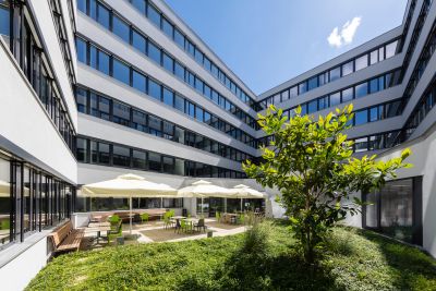 AOP Orphan Österreich mit neuer Firmenzentrale im Bürogebäude Square One